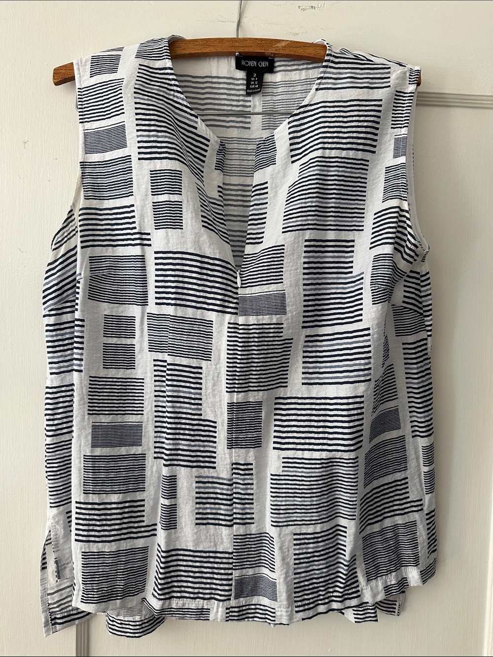 Ronen Chen Navy and White Sleeveless Geometric Print Tank